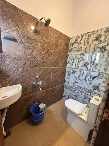 Bathroom 3, Hotel Lush by Ravindra, Basti