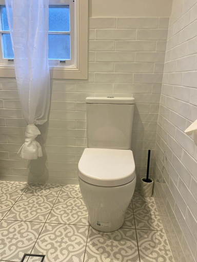 Bathroom 4, Whispering Pines Cottages, Blue Mountains