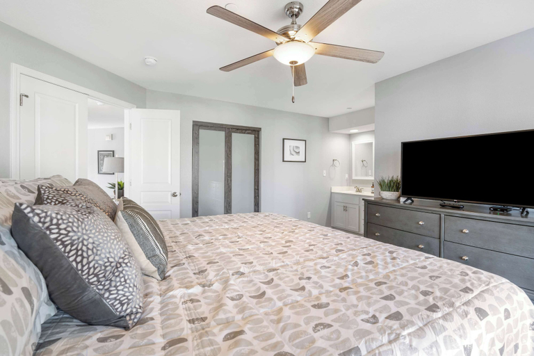 Room 2, Brookside Retreat w/ Amenities Galore!, Taney