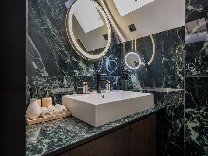 Bathroom 2, Classy apartment St Honore - Louvre, Paris