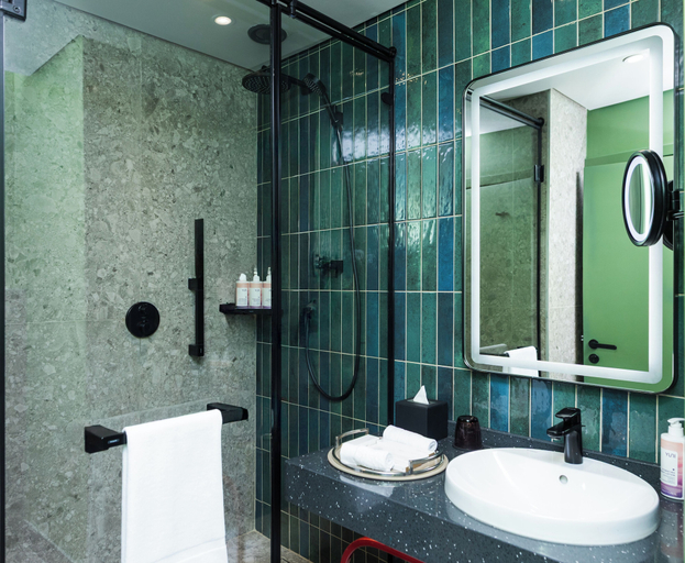 Bathroom, Mövenpick Kigali, Gasabo