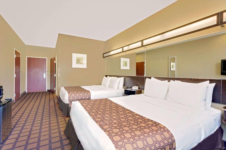 Bedroom 2, Microtel Inn & Suites by Wyndham Perry, Houston