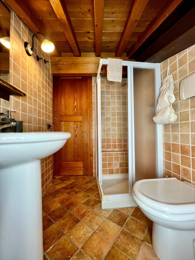 Bathroom 4, Corte Tamellini, Verona