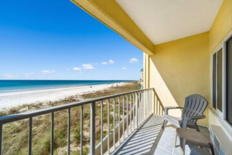 Terrace/patio, Slice o Paradise Gulf Front Balcony Pool, Bay