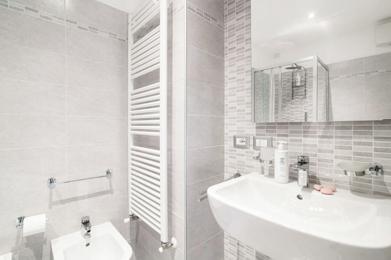 Bathroom 2, Promessi Sposi, Como