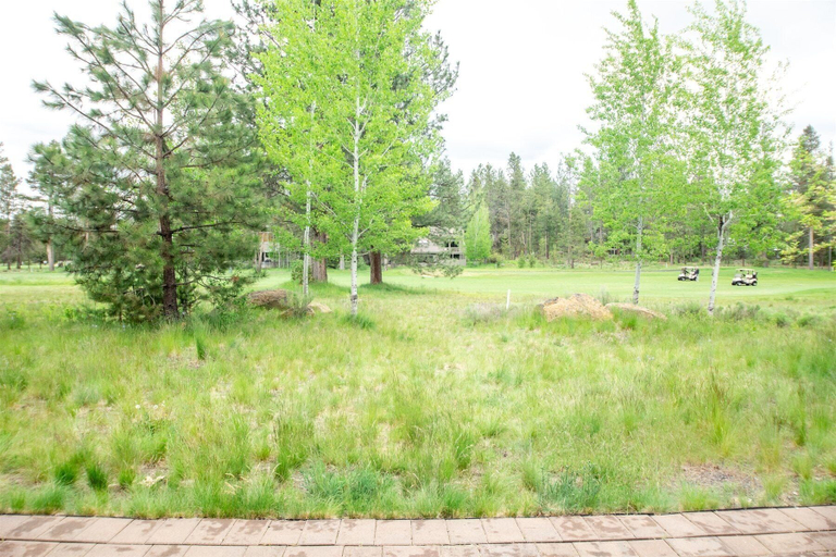 Property grounds, Vista 14 5 Bedroom Home, Deschutes