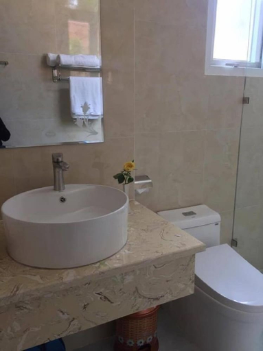 Bathroom 3, Queen Villa Hotel, Đà Lạt