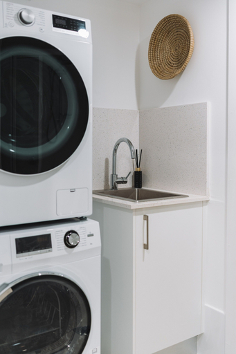 Bathroom 5, Lakeside 3-bed Apartment With Jacuzzi, Canberra