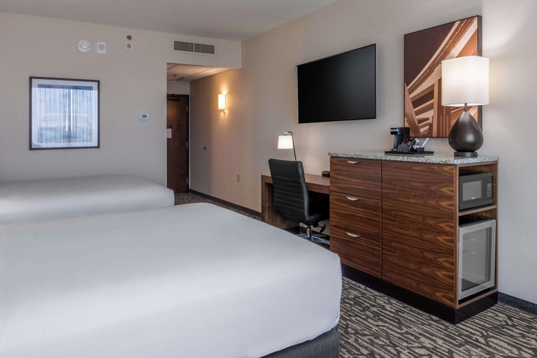 Bedroom 3, Drury Plaza Hotel Dallas Arlington, Arlington