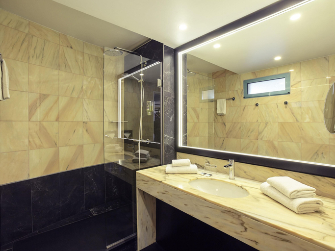 Bathroom 4, Hotel Mercure Paris Saint-Ouen, Seine-Saint-Denis