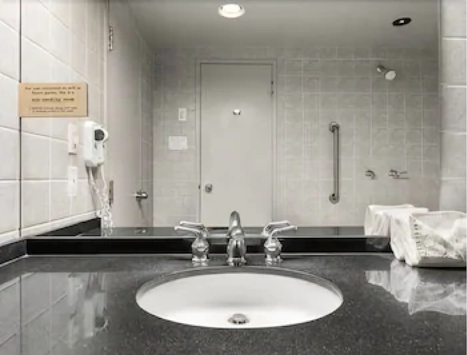 Bathroom 3, Days Inn by Wyndham Ottawa West, Ottawa