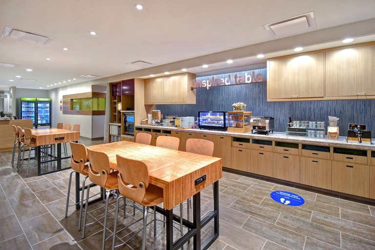 Food & Drinks 4, Home2 Suites by Hilton Eau Claire South, Eau Claire