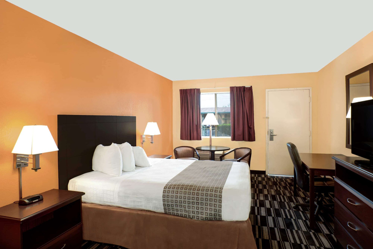 Bedroom 3, Howard Johnson by Wyndham Modesto Ceres, Stanislaus