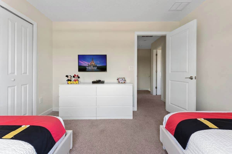 Bedroom 2, Disney Familly Lovers up to 11 Guests, Osceola