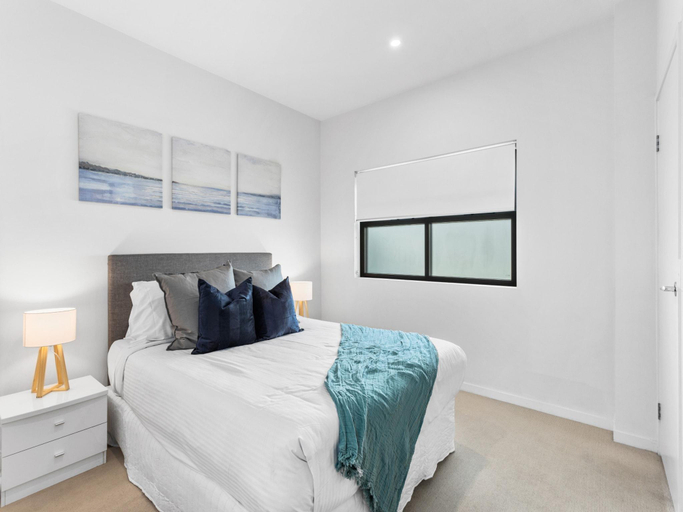 5, Spacious and Superb 3-Bed Apartment, Bulimba