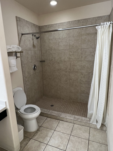 Bathroom 4, Sunchase Inn & Suites, Cameron