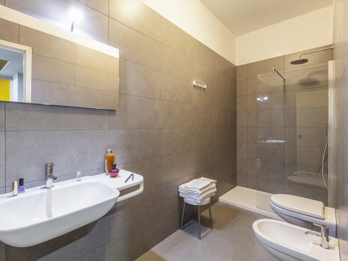 Bathroom 4, ibis Styles Brindisi, Brindisi