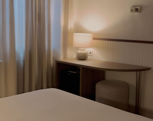 Bedroom 2, Hotel Medium Montecarlo, Girona