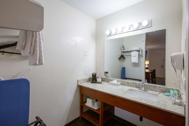 Bathroom 5, Hotel Serene Glendale Peoria Surestay Collection, Maricopa