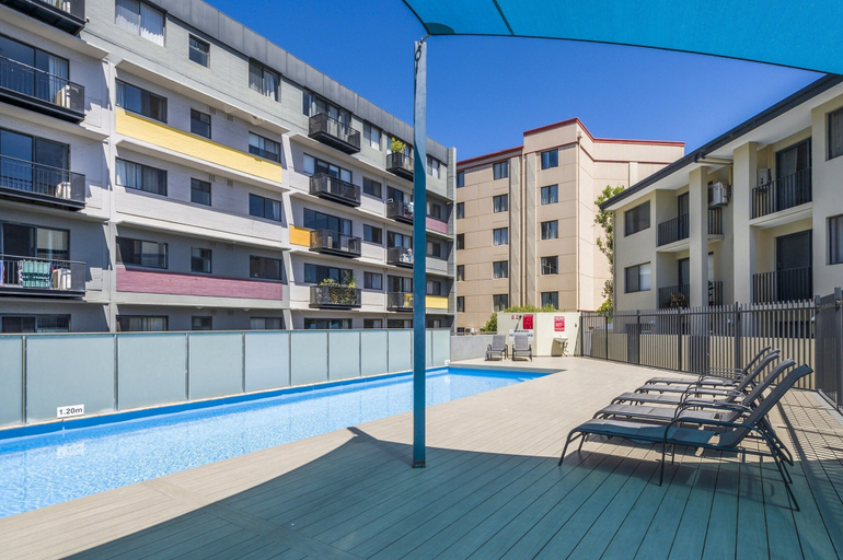 Pool 5, Central East Perth Flat With Pool & Gym Access, Perth