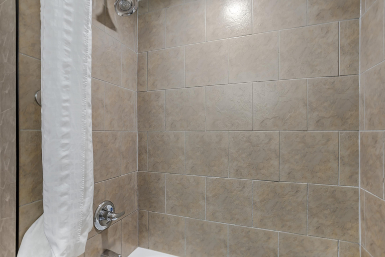 Bathroom 4, Best Western Blairmore, Division No. 11