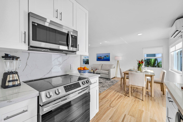 Room 4, Beach Condo King Bed Lush Patio w BBQ Birch Key Five, Broward