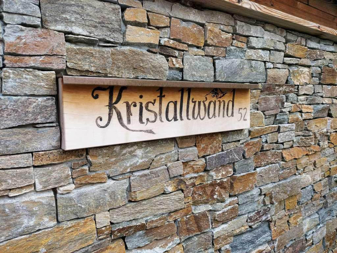 5, Rossberg Chalet with Panoramic View, Zell am See