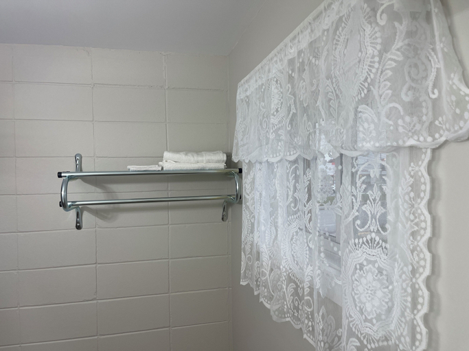 Bathroom 4, Inn On Pim, Algoma