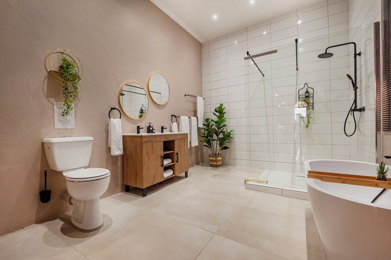 Bathroom 5, Airport Tower Lodge, Ekurhuleni