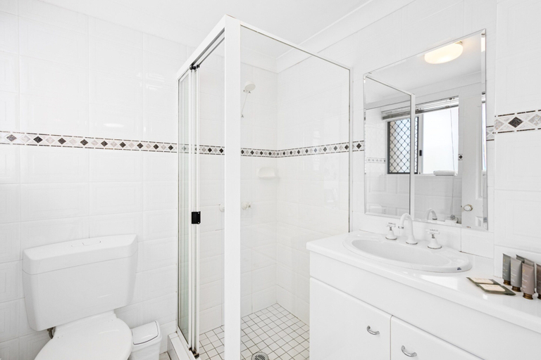 Bathroom, Chic 1-bed Escape With Parking Bridgeman Downs, Bridgeman Downs
