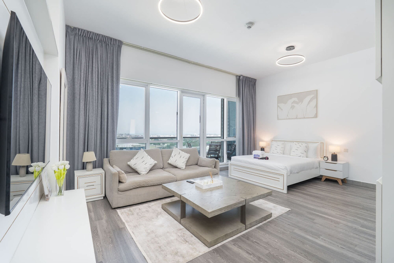 Room 3, Stylish Studio Apartment in Tecom s Prime Location, Dubai