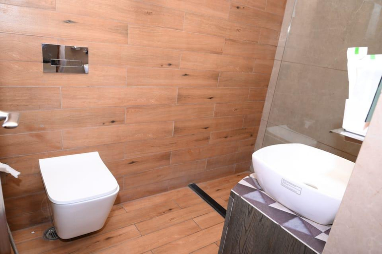 Bathroom 3, Royal Classic, Bareilly