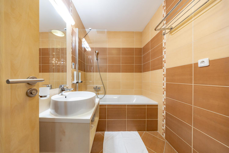 Bathroom 4, Hotel CROCUS ****, Poprad