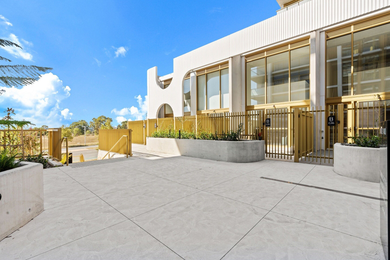 Reception 4, Comfortable 1-bed Retreat With Courtyard & Parking, Canberra