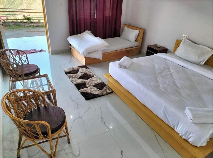Room 5, MahaGauri Hotel & Resort, Rudraprayag