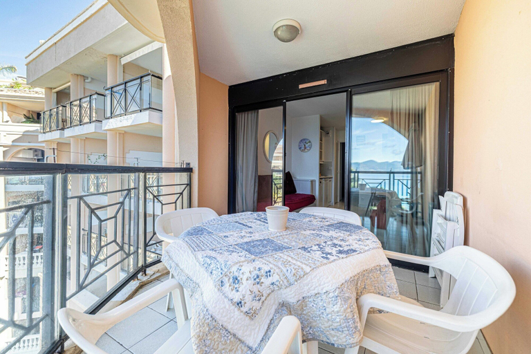 Outdoor dining 5, Charming Flat With sea View - 1BR - 2P - Bocca, Alpes-Maritimes