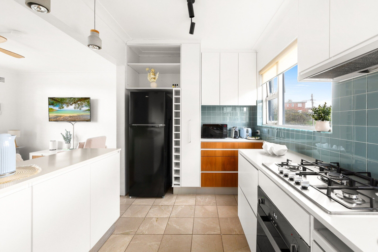Private kitchen 4, Bright 2-bed Flat With Balcony in Vaucluse, Sydney