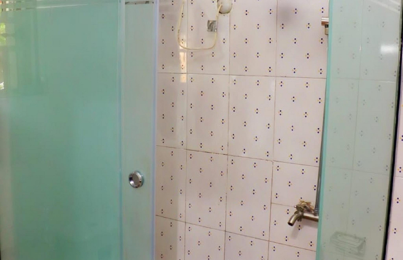 Bathroom 3, Aloha Hotel and Resorts, Olorunda