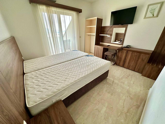 Bedroom 2, West Gate