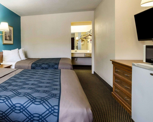 Bedroom 3, Econo Lodge Lawrence near University, Douglas