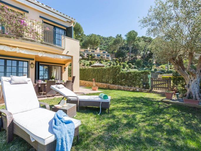 4, Villa with panoramic views of the sea, Girona