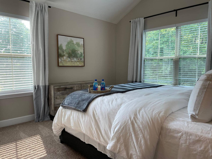 Room 4, The King Of Polaris 2BR w Balcony Views, Delaware