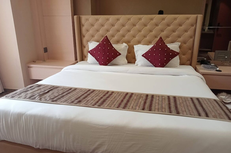 Room 2, The Royal Retreat, Rajkot