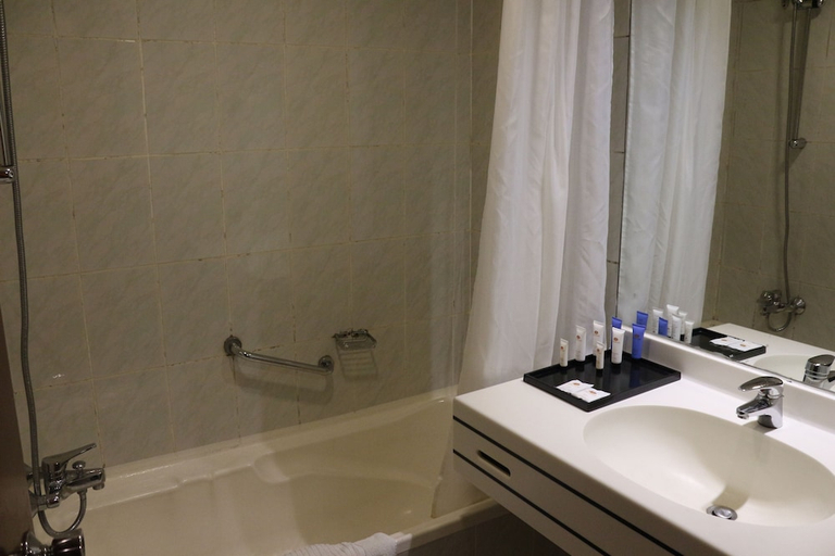 Bathroom 4, Al Khaleej Grand Hotel, Dubai