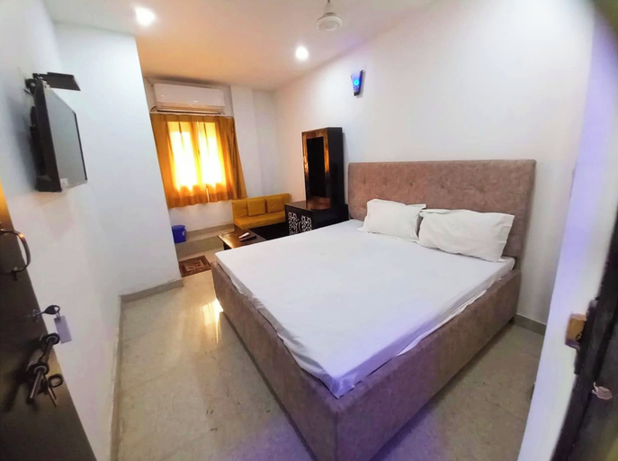 Room 5, Hotel M-E-T-R-O Regency Lucknow, Lucknow