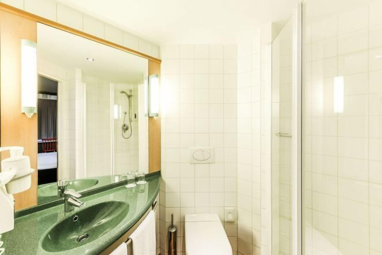 Bathroom 3, ibis Muenster City, Münster