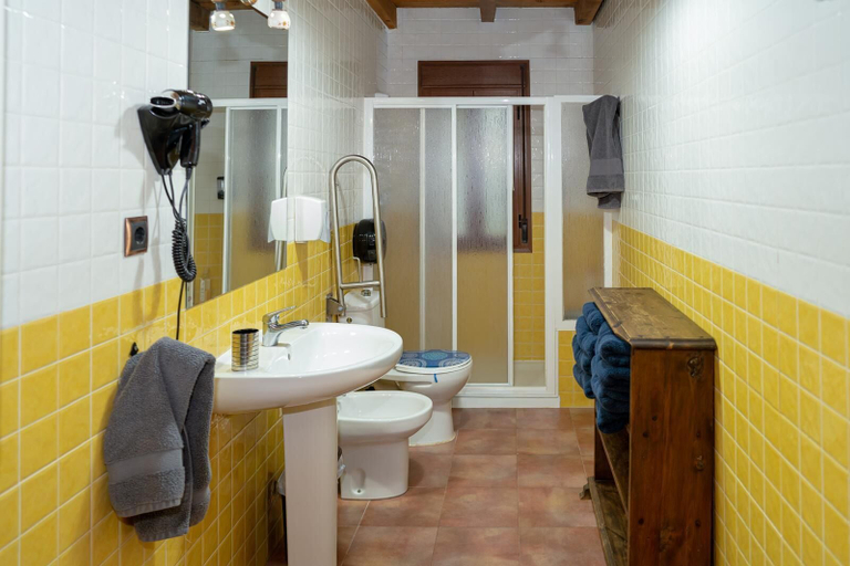 Bathroom 3, casa rural la badia, Toledo
