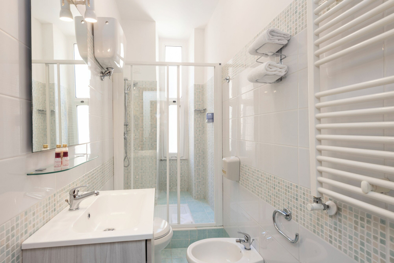 Bathroom 5, Parker, Rome
