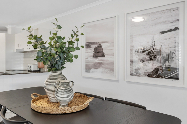 Dining 2, 3-bed Haven With Balcony and Bbq, 5-min to Beach, Maroochy - Coastal North