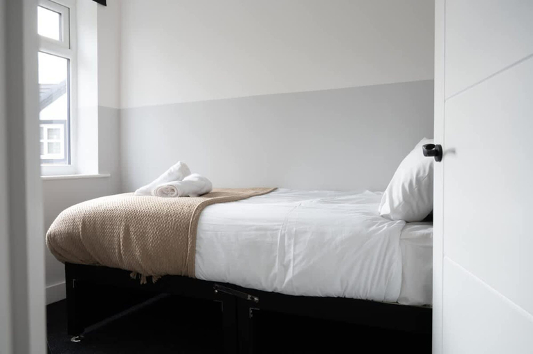 Room 5, Stylish Modern Home Near Mcr Centre Co-op Etihad, Tameside